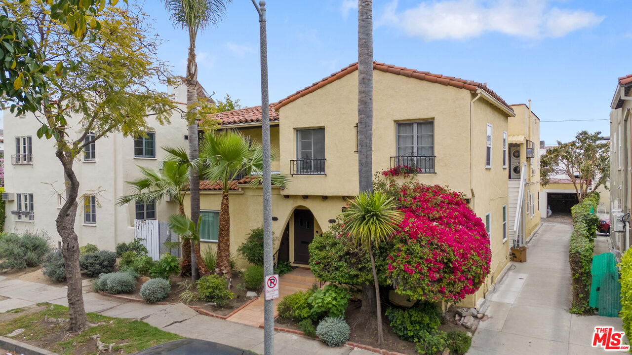458 North Genesee Avenue Los Angeles, CA 90036 - Photo 38 of 38 a front view of a house with garden