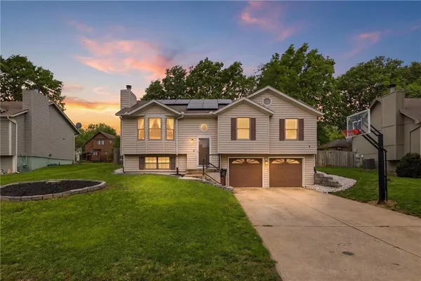 $325,000 | 312 Southeast Onyx Drive, Lee's Summit, MO 64063