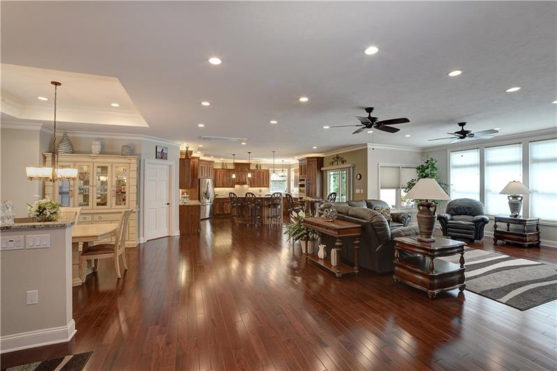 213 Baldwin Road Carnegie, PA 15106 - Photo 4 of 25 Gallery Image 4