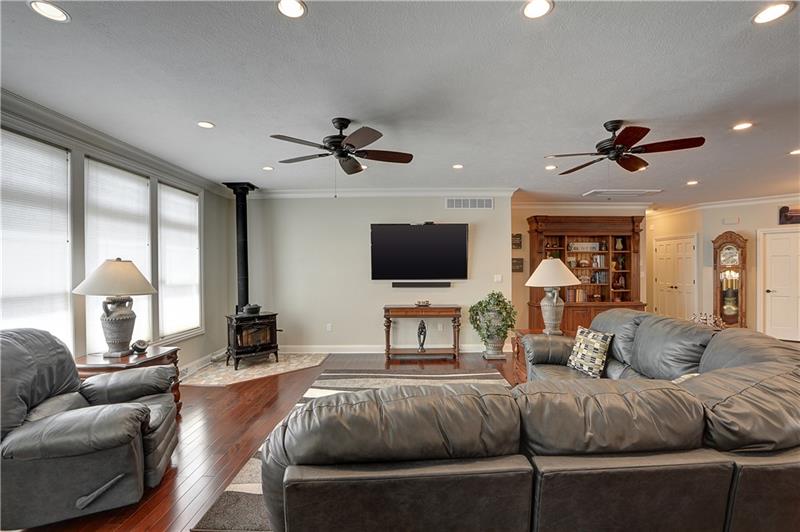 213 Baldwin Road Carnegie, PA 15106 - Photo 5 of 25 Gallery Image 5