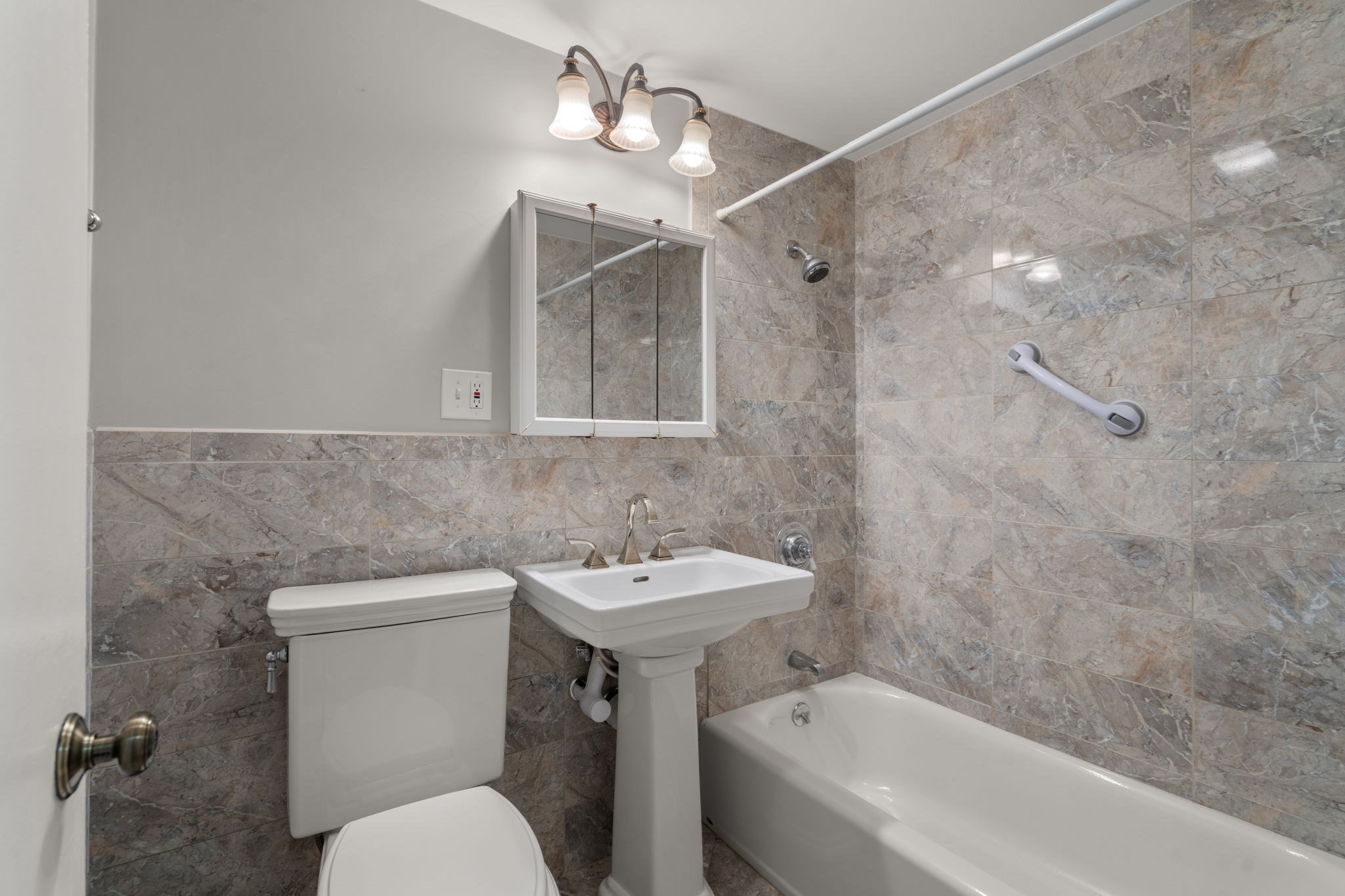 133 Beaconsfield Road, Unit 44 Brookline, MA 02445 - Photo 6 of 26 Gallery Image 6