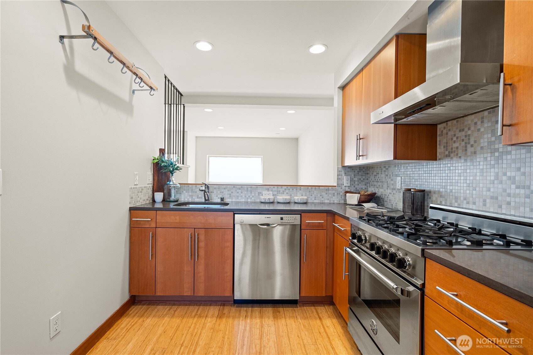 5232 California Avenue Southwest, Unit C Seattle, WA 98136 - Photo 12 of 40