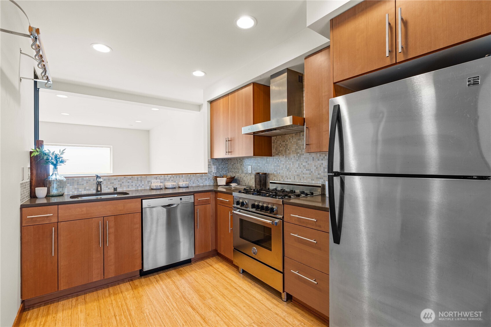 5232 California Avenue Southwest, Unit C Seattle, WA 98136 - Photo 16 of 40