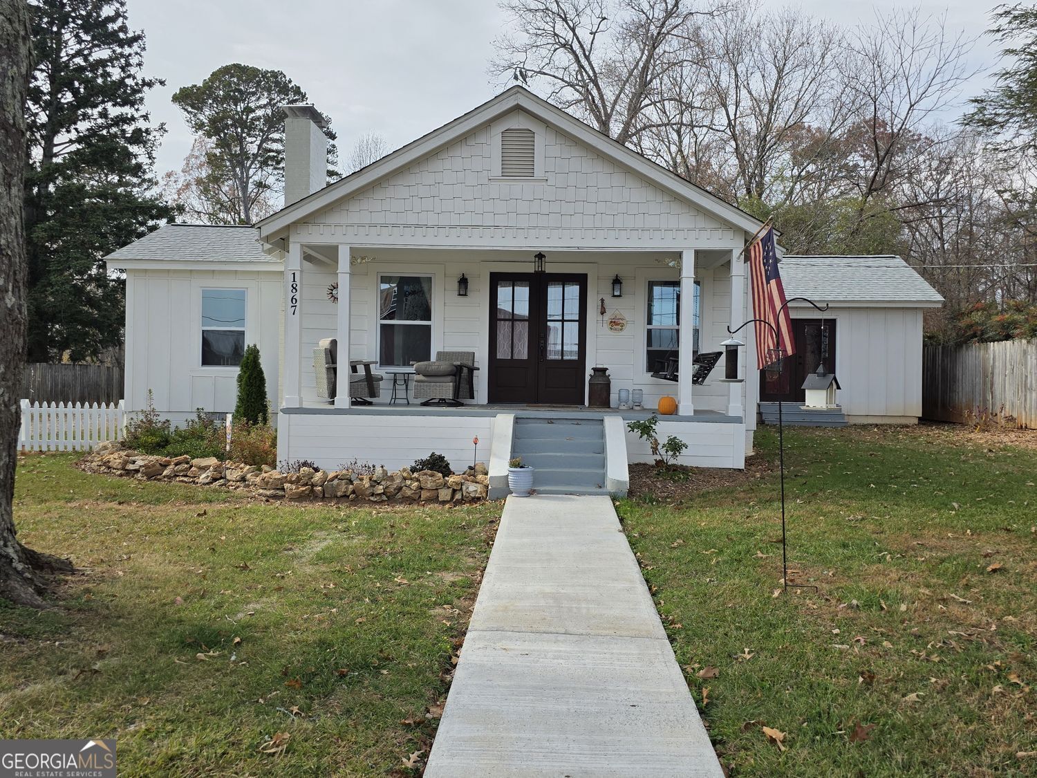 1867 Highway 197 Clarkesville, GA 30523 - Photo 2 of 27 Sitting area on porch