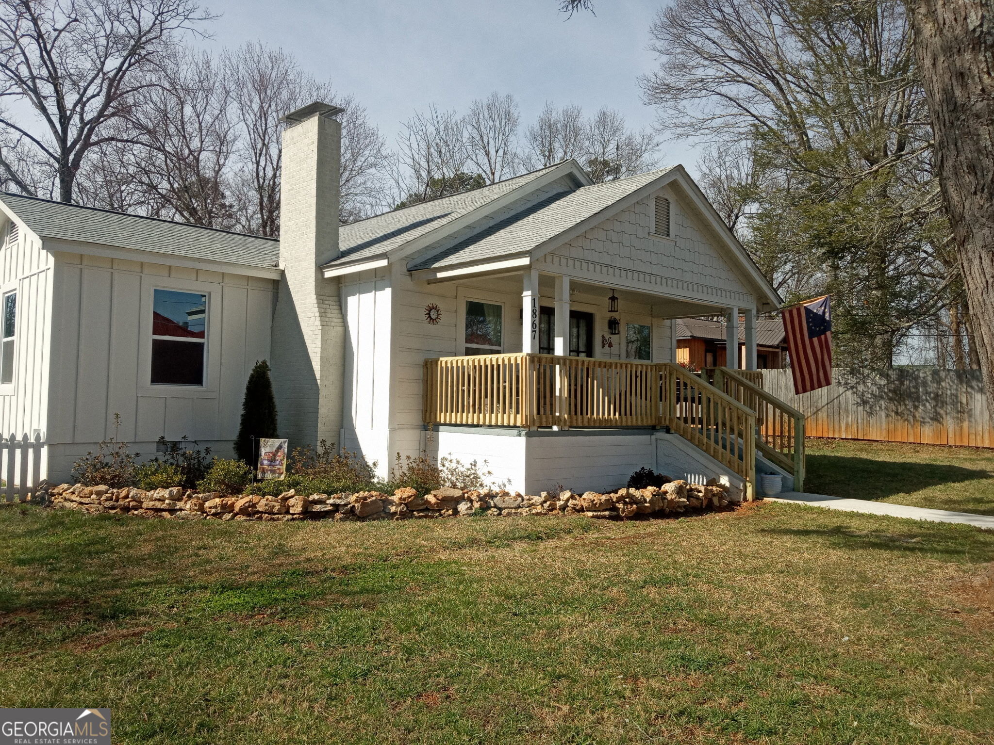 1867 Highway 197 Clarkesville, GA 30523 - Photo 27 of 27 FRONT PORCH WITH NEW RAILINGS