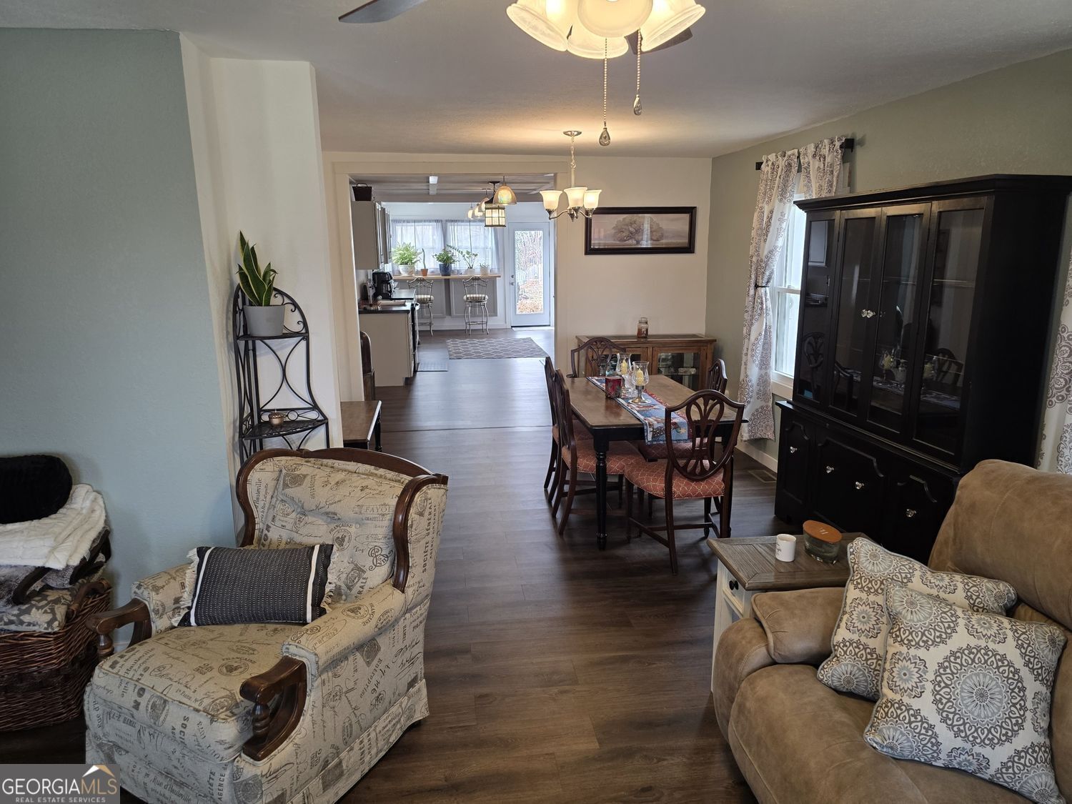 1867 Highway 197 Clarkesville, GA 30523 - Photo 9 of 27 Greatroom thru to Kitchen