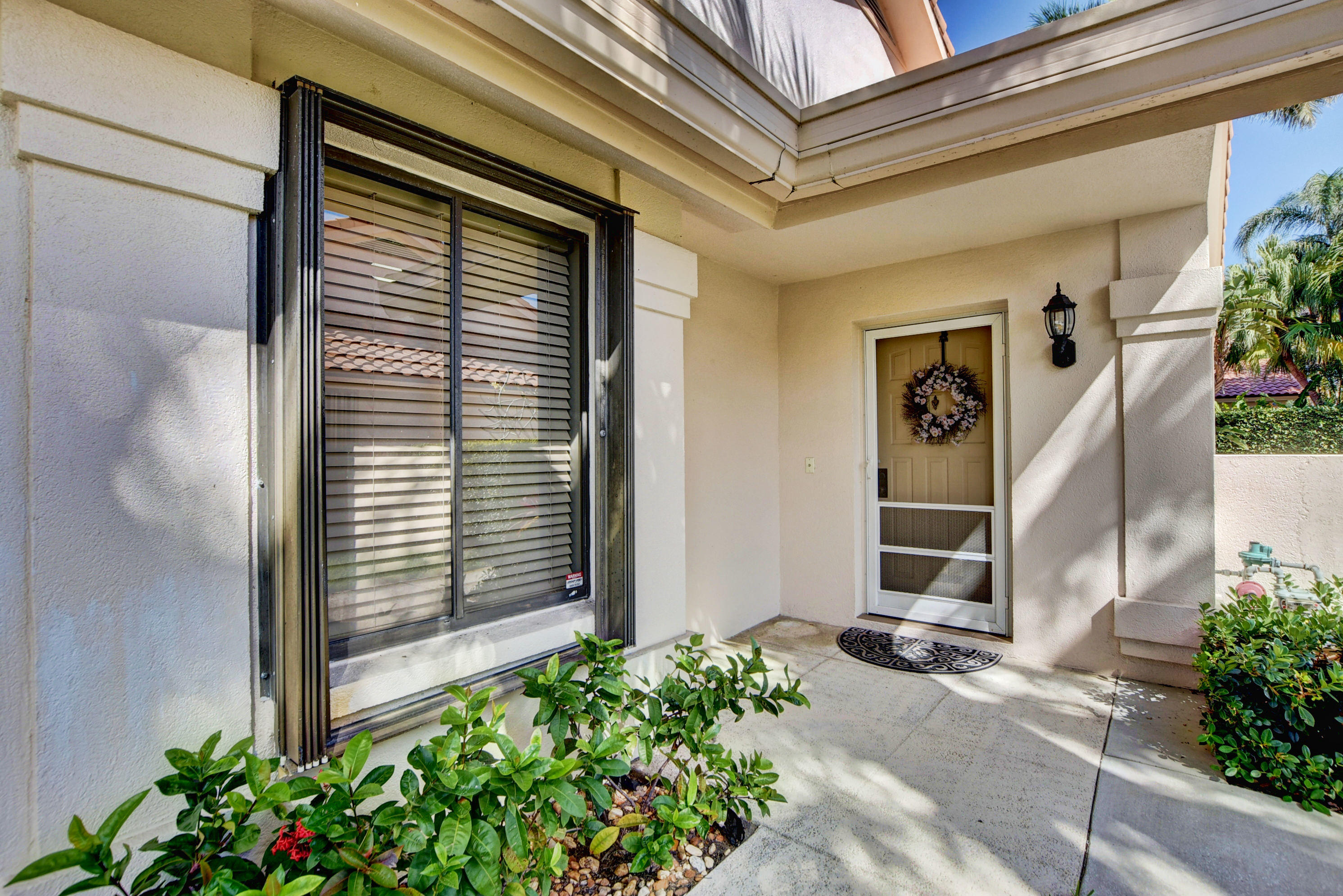 2602 Mohawk Circle West Palm Beach, FL 33409 - Photo 3 of 39 a potted plant sitting in front of a house