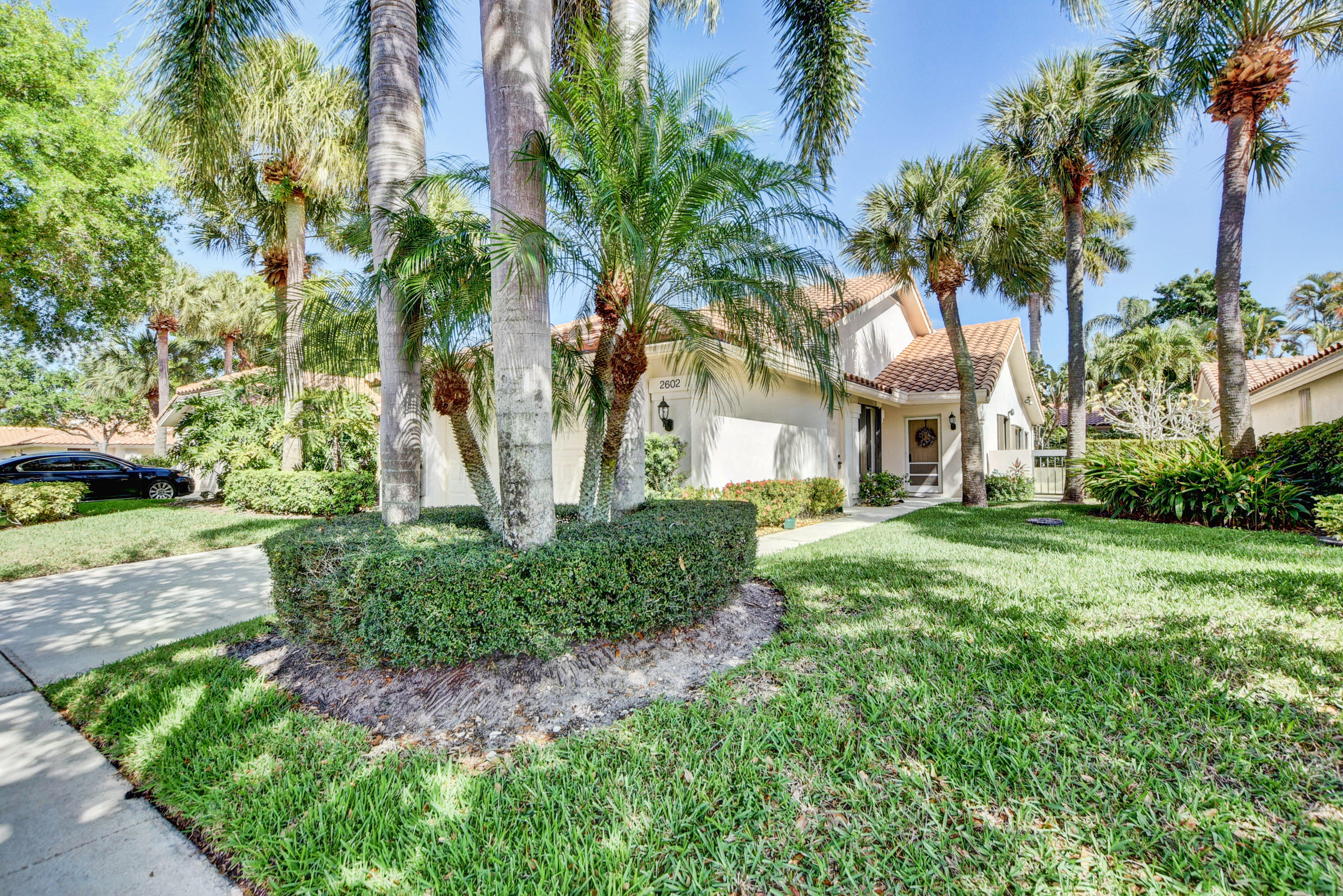 2602 Mohawk Circle West Palm Beach, FL 33409 - Photo 35 of 39 a view of a yard with plants and trees