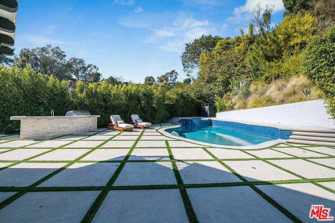 1348 Marinette Road Pacific Palisades, CA 90272 - Photo 20 of 50 a view of an outdoor space
