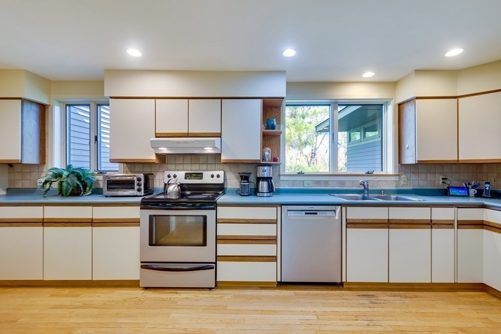 21 Oak Meadow Road Lincoln, MA 01773 - Photo 13 of 31