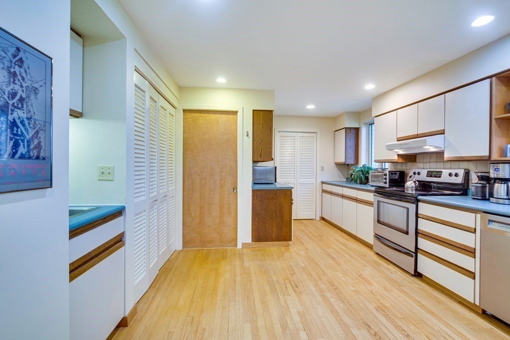 21 Oak Meadow Road Lincoln, MA 01773 - Photo 14 of 31