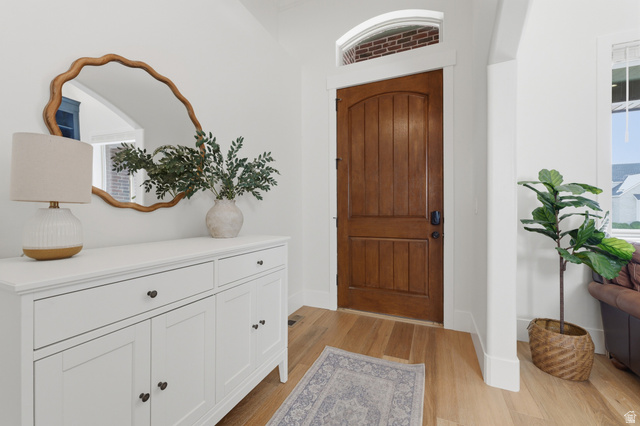 441 South 2080th Street East Springville, UT 84663 - Photo 8 of 64 Entrance foyer