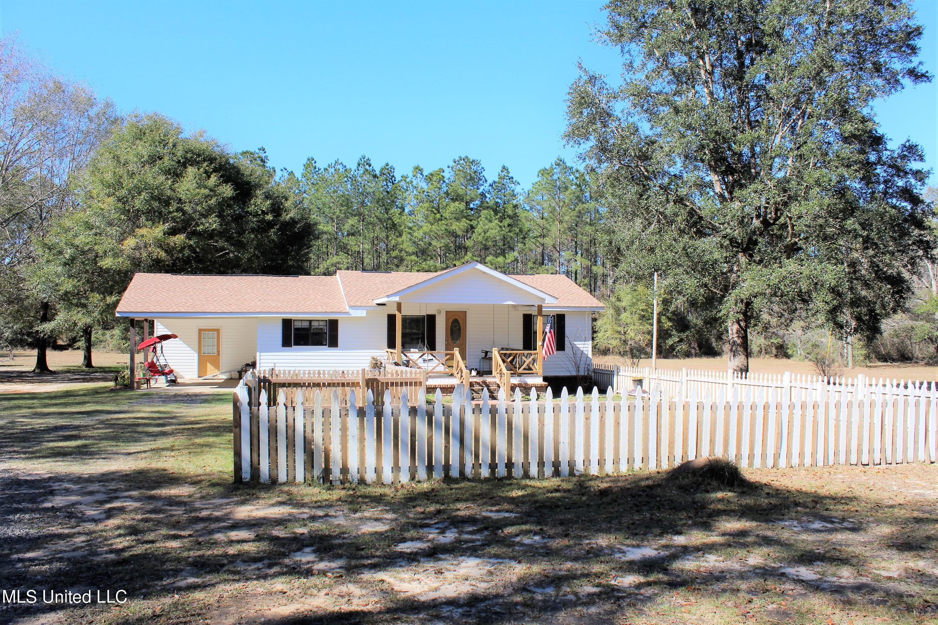 2216 Barton-Agricola Road Lucedale, MS 39452 - Photo 4 of 30 IMG_3390