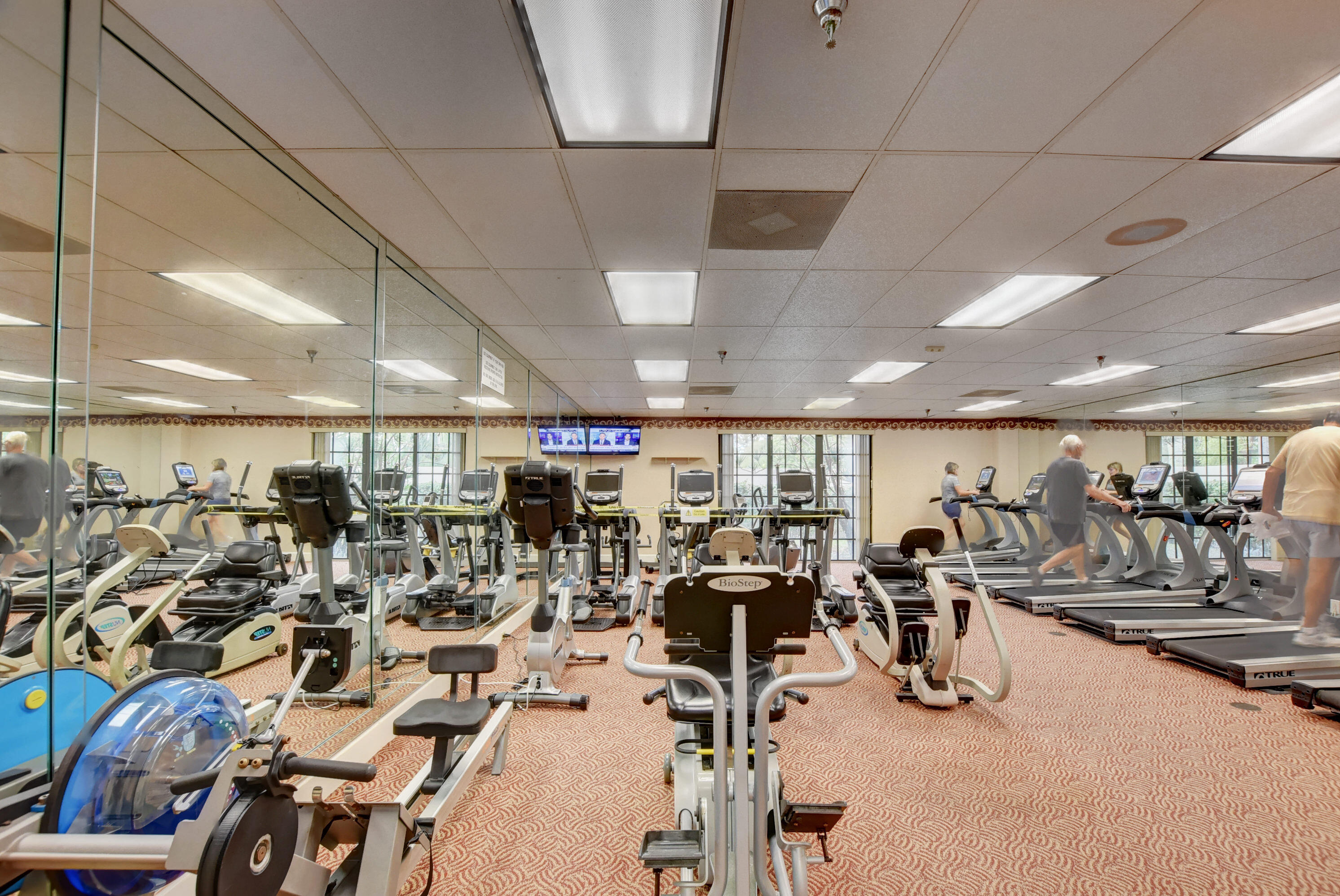 7076 Huntington Lane, Unit 507 Delray Beach, FL 33446 - Photo 34 of 48 a view of a room with gym equipment