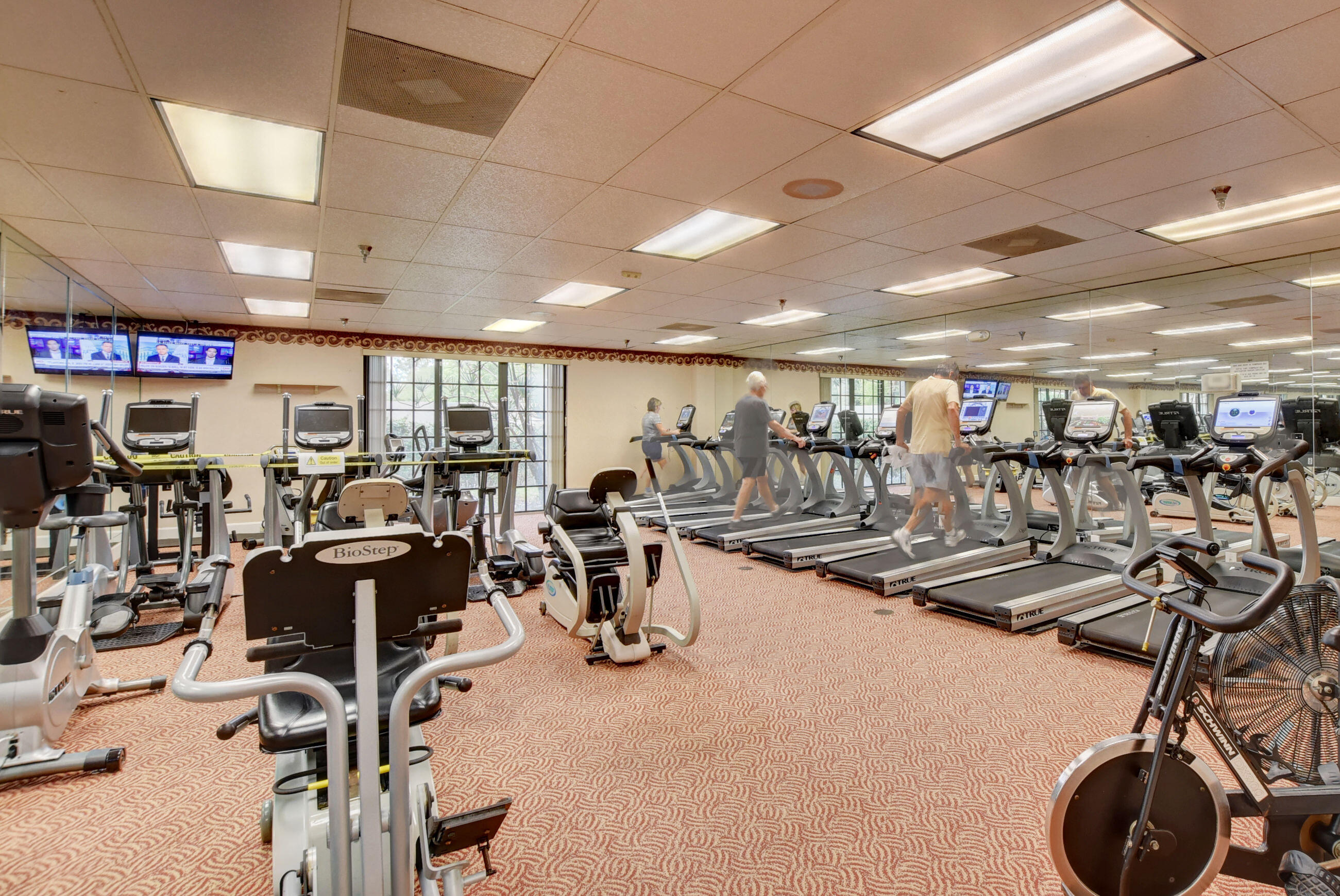 7076 Huntington Lane, Unit 507 Delray Beach, FL 33446 - Photo 35 of 48 a view of a room with gym equipment