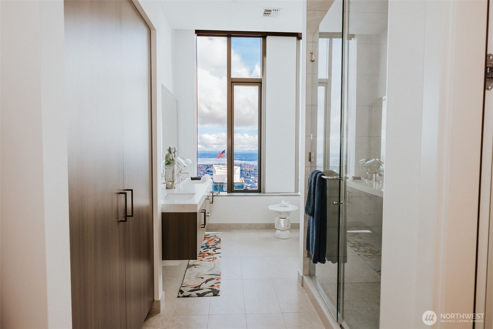 1340 4th Avenue, Unit 5803 Seattle, WA 98101 - Photo 20 of 39 a bathroom with a tub and a sink