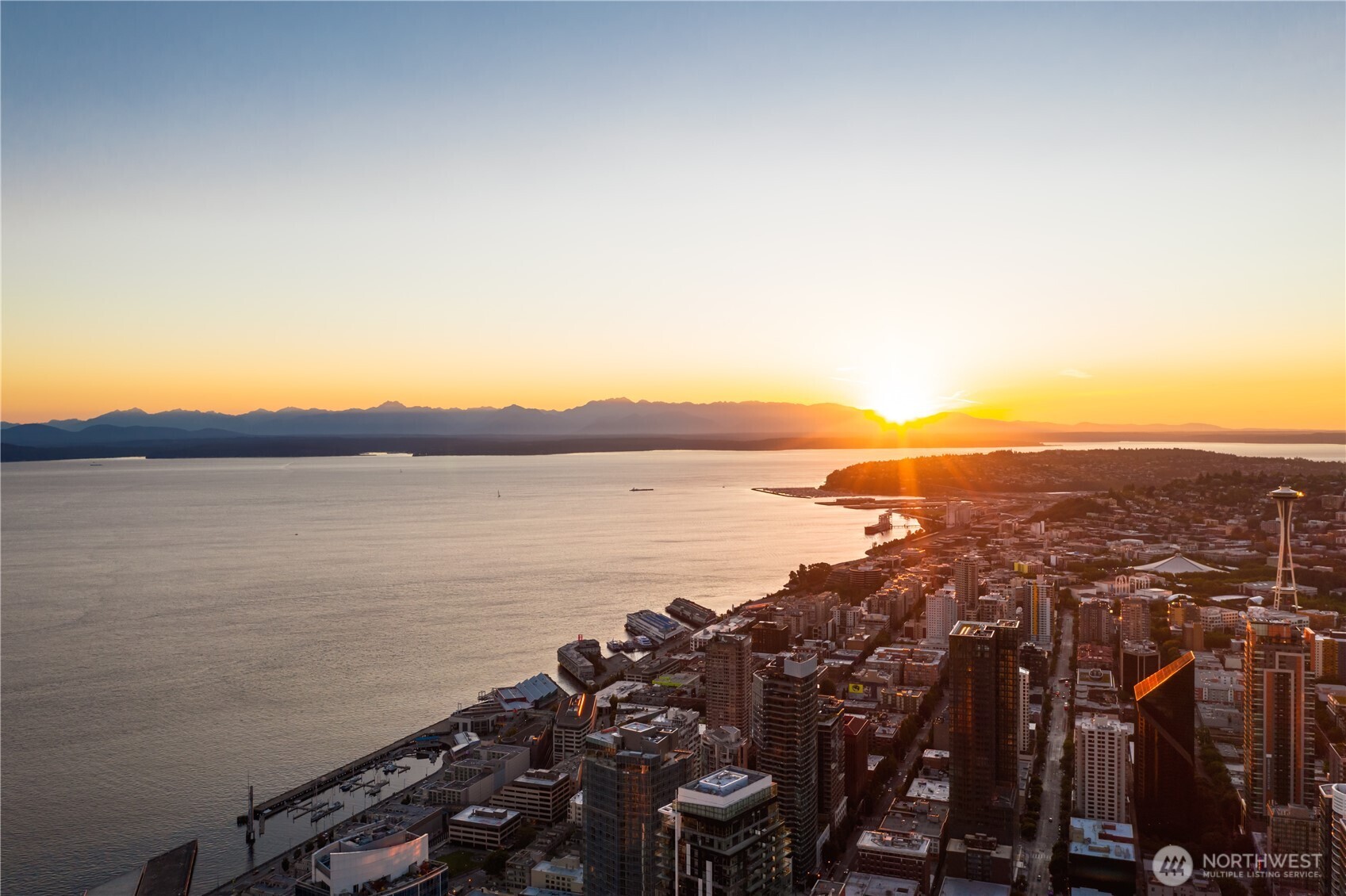1340 4th Avenue, Unit 5803 Seattle, WA 98101 - Photo 35 of 39 a view of lake and mountain
