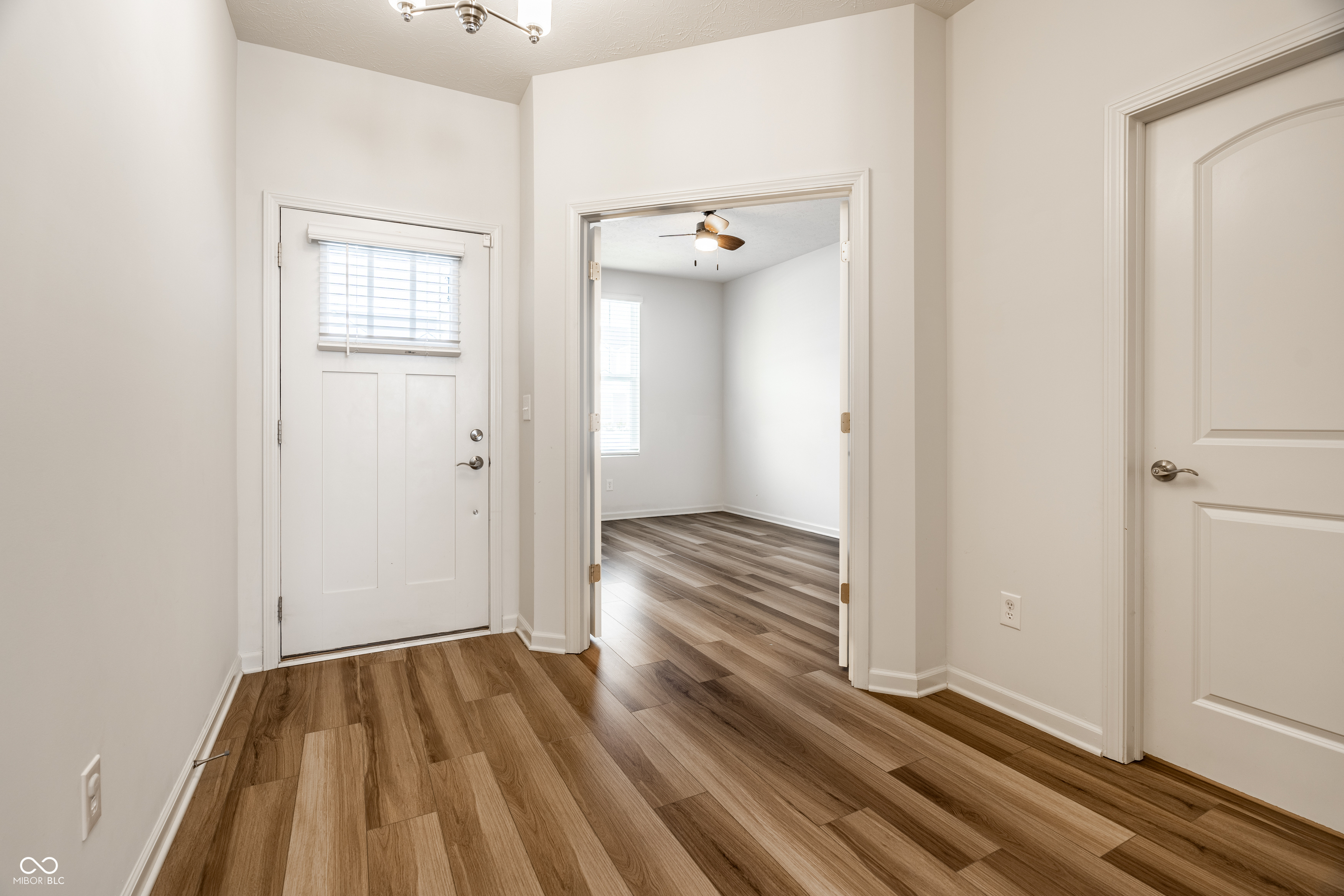 6672 Seabiscuit Road Whitestown, IN 46075 - Photo 3 of 38