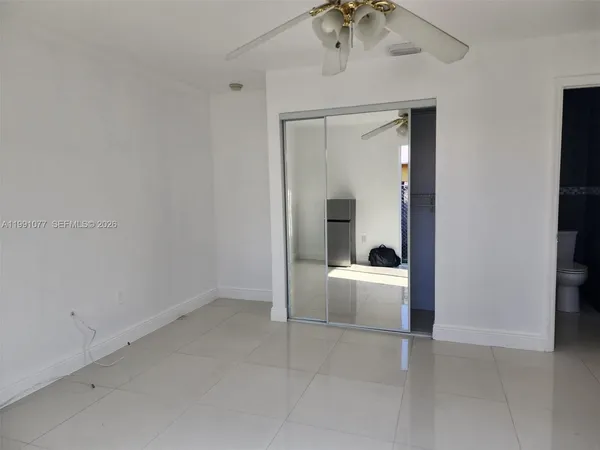 $945 | 16101 Southwest 97th Avenue, Unit SIDE/STUDIO, Miami, FL 33176