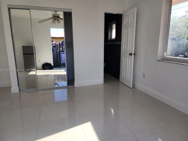 $945 | 16101 Southwest 97th Avenue, Unit SIDE/STUDIO, Miami, FL 33176
