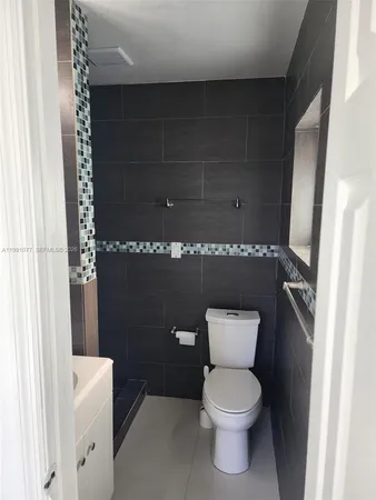 $945 | 16101 Southwest 97th Avenue, Unit SIDE/STUDIO, Miami, FL 33176