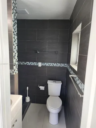 $945 | 16101 Southwest 97th Avenue, Unit SIDE/STUDIO, Miami, FL 33176