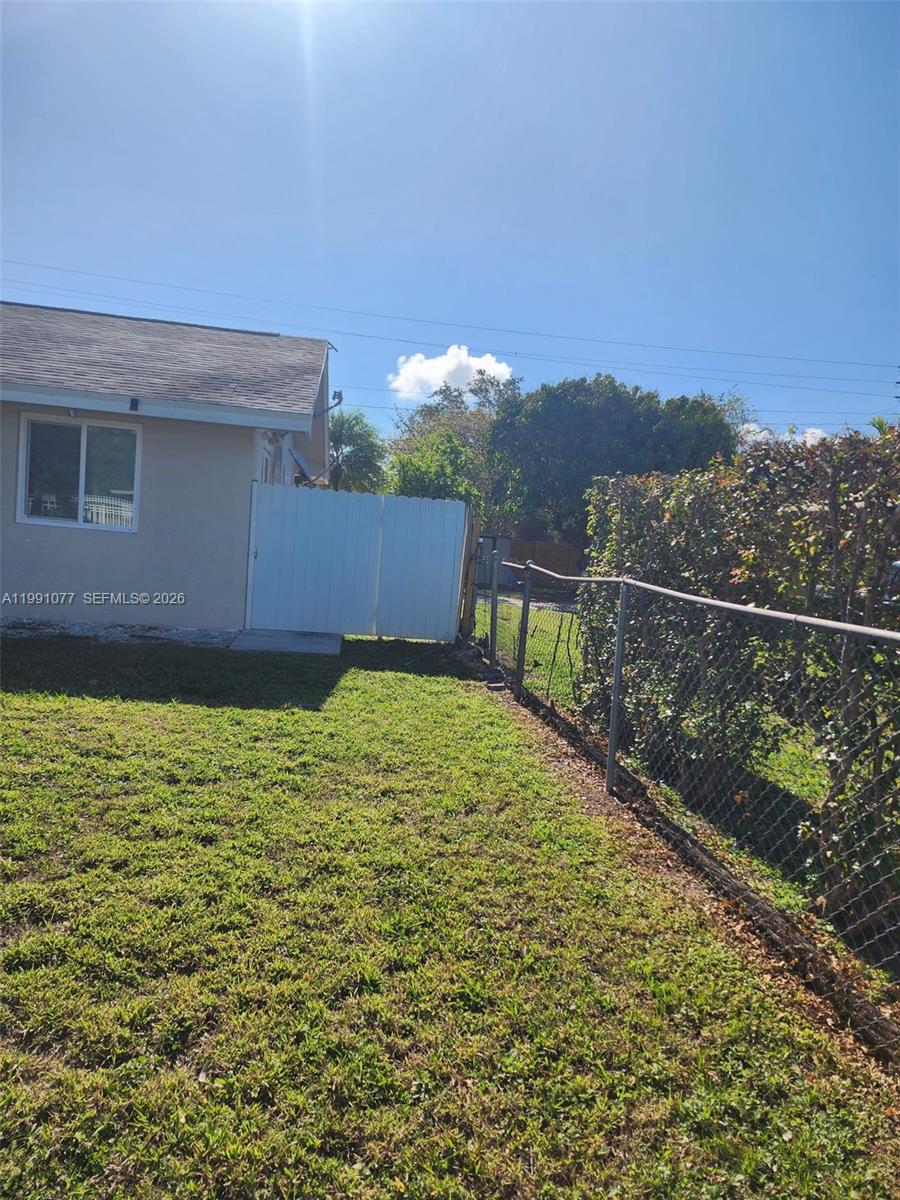 16101 Southwest 97th Avenue, Unit SIDE/STUDIO Miami, FL 33176 - Photo 9 of 10