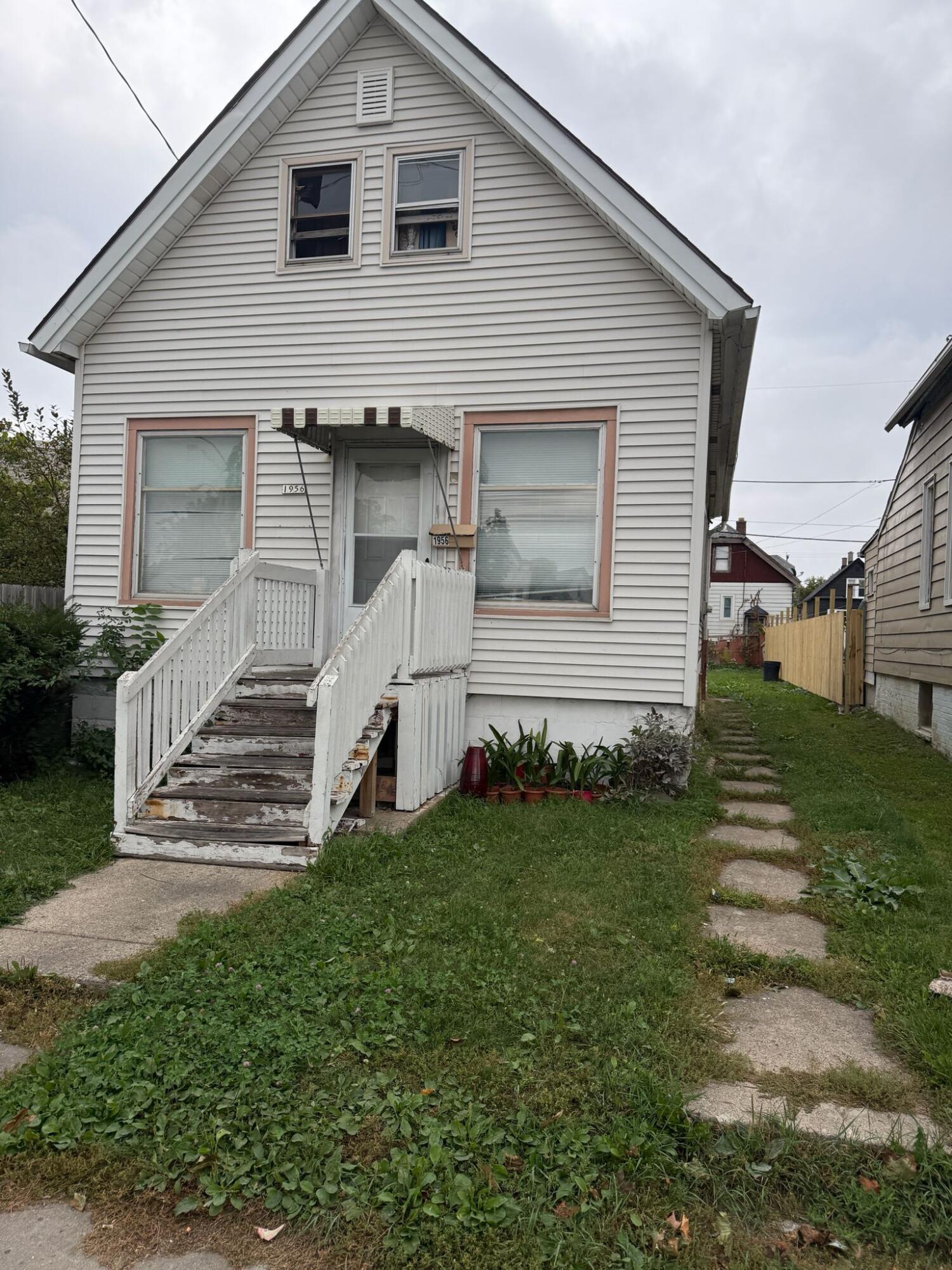1956 South 16th Street Milwaukee, WI 53204 - Photo 2 of 23 e59d7933-a22b-4937-aabe-b8343abbd35b