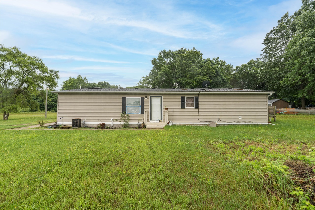 430 North Blue Creek Road Benton Harbor, MI 49022 - Photo 18 of 20
