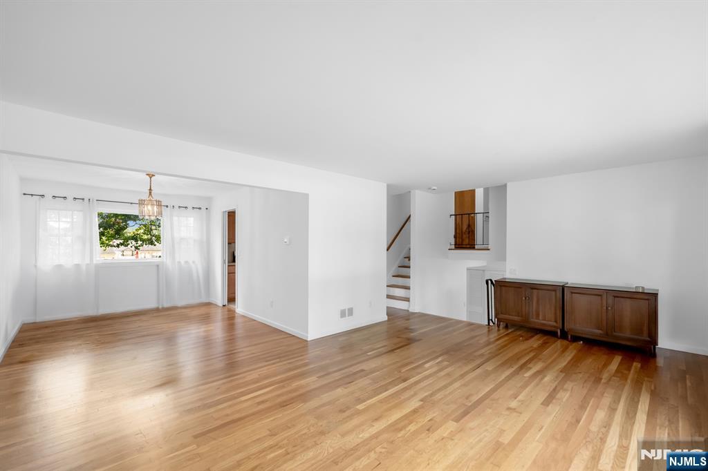 30 Smithfield Road Waldwick, NJ 07463 - Photo 4 of 18 Gallery Image 4