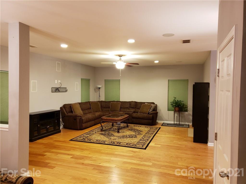 9503 Fernspray Road Charlotte, NC 28213 - Photo 13 of 36 Gallery Image 13