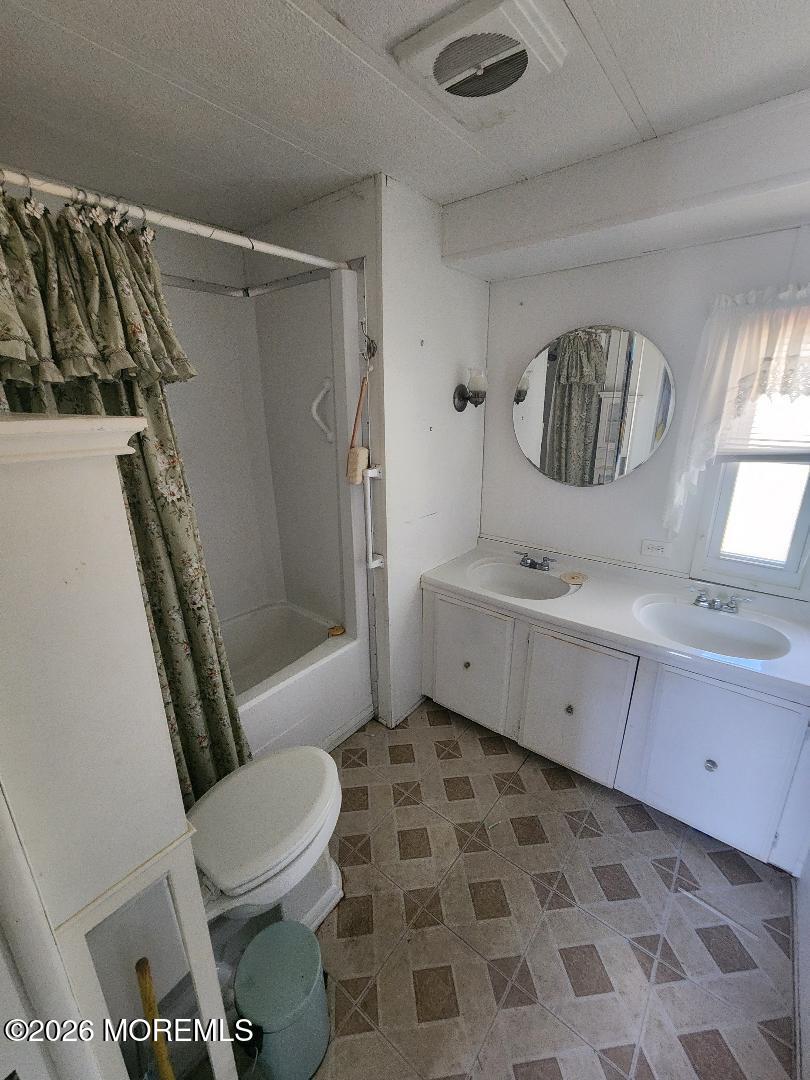 26 Raccoon Avenue Whiting, NJ 08759 - Photo 8 of 8 racoon bath