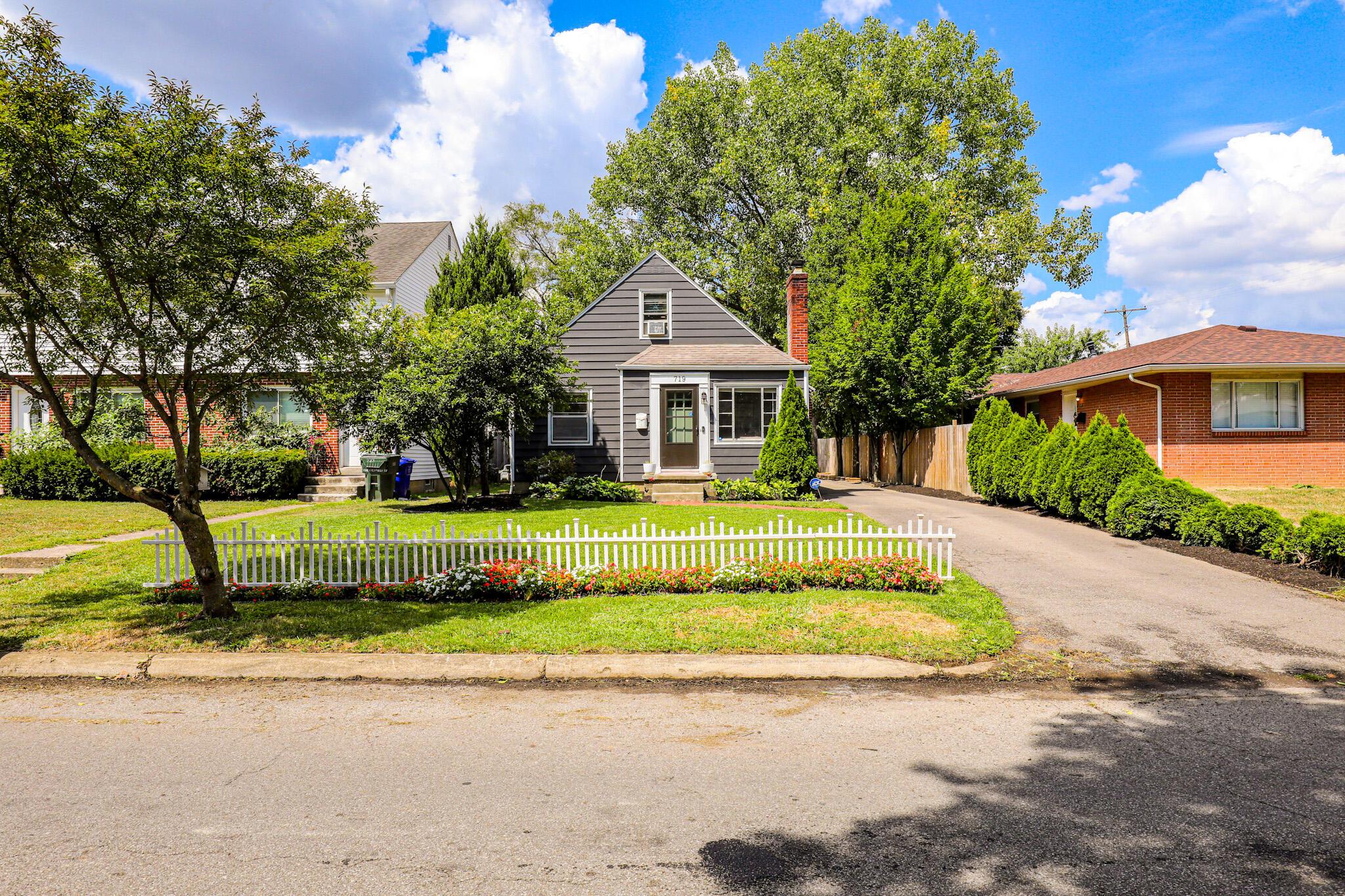 719 South Chesterfield Road Columbus, OH 43209 - Photo 1 of 40 7J6A0055 2
