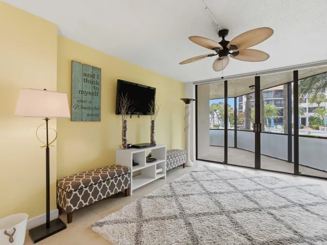 $400,000 | 800 Jeffery Street, Unit 102, Boca Raton, FL 33487