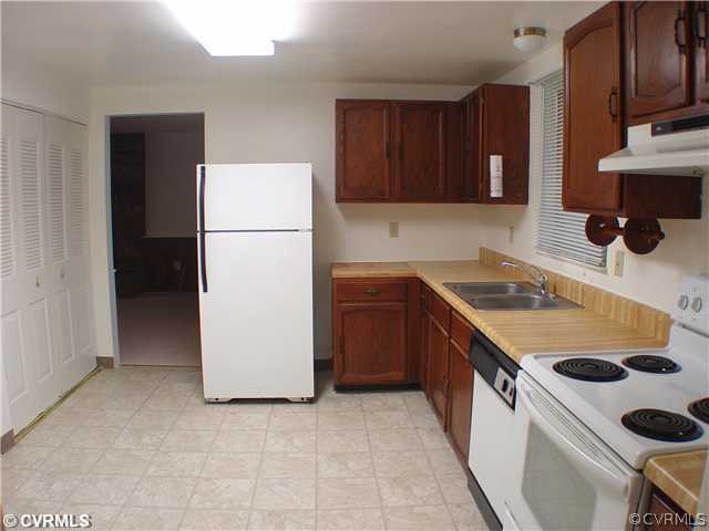 1236 Oldbury Road Midlothian, VA 23113 - Photo 9 of 17 Kitchen