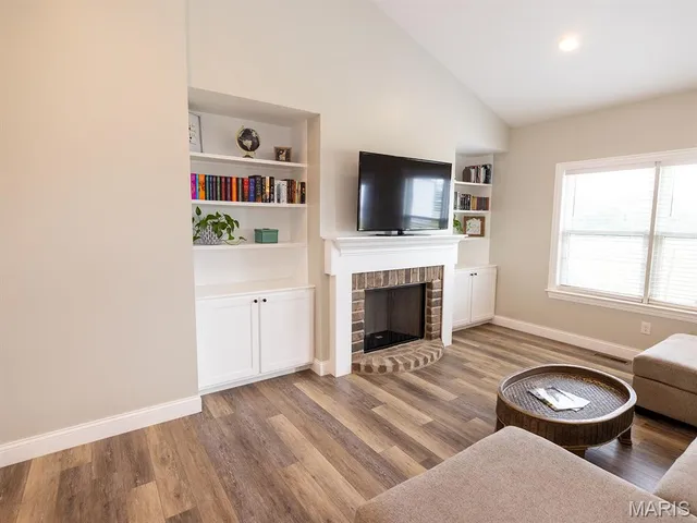 $890,000 | 27650 Iowa Road, Perry, MO 63462