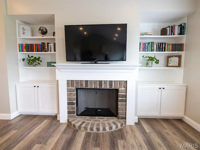 $890,000 | 27650 Iowa Road, Perry, MO 63462