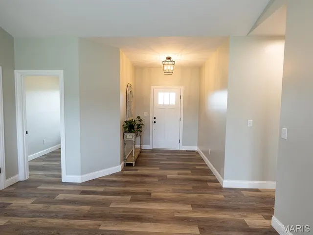 $890,000 | 27650 Iowa Road, Perry, MO 63462