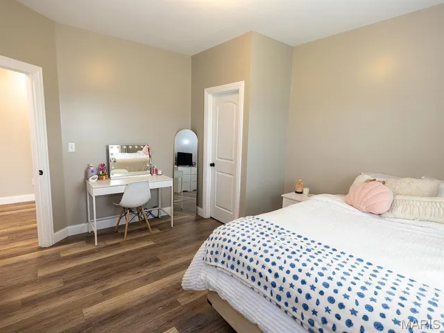 $890,000 | 27650 Iowa Road, Perry, MO 63462