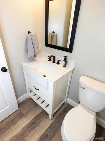 $890,000 | 27650 Iowa Road, Perry, MO 63462