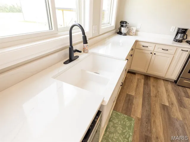 $890,000 | 27650 Iowa Road, Perry, MO 63462