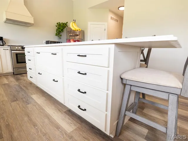 $890,000 | 27650 Iowa Road, Perry, MO 63462