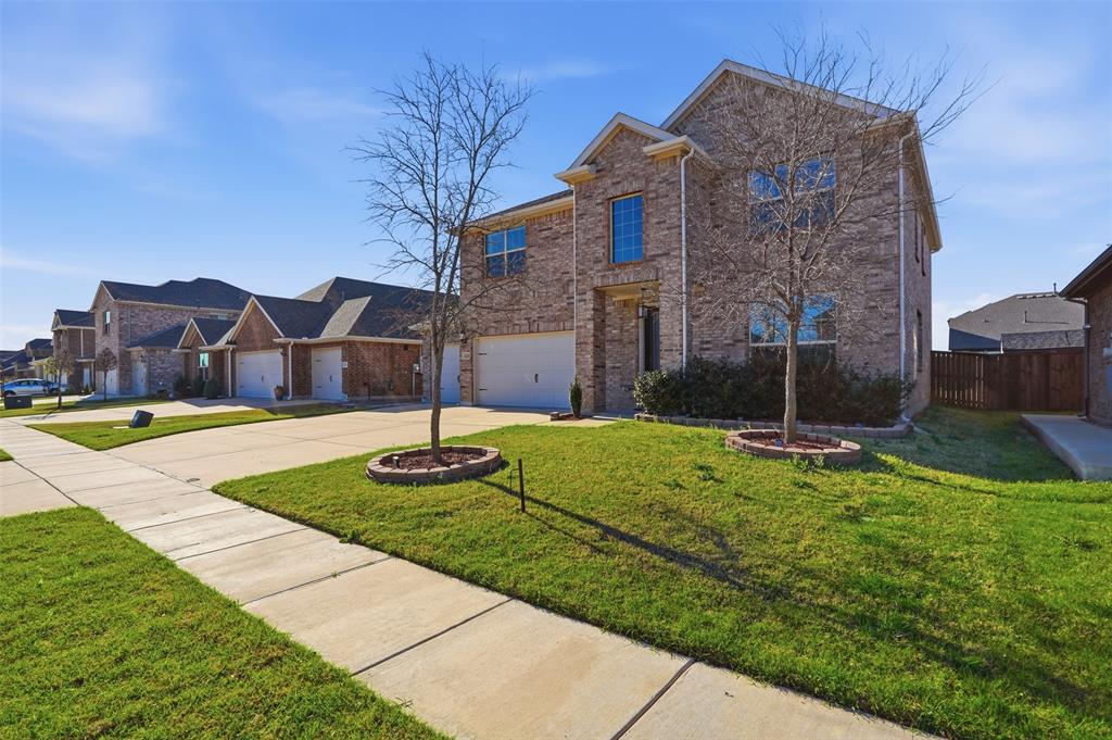 1620 Berry Rdg Trail Aubrey, TX 76227 - Photo 7 of 37