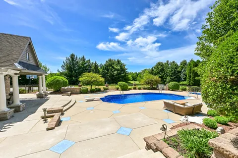 $2,775,000 | 3277 North Canterbury Lane, Summit, WI 53066