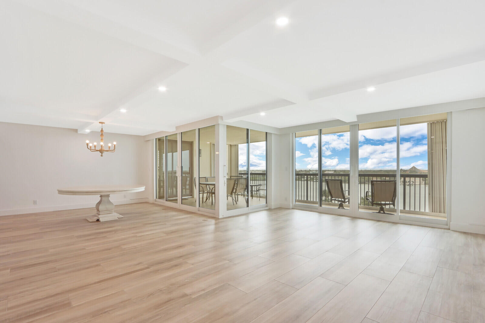 19670 South Beach Road, Unit D614 Jupiter, FL 33469 - Photo 3 of 46 Living Room