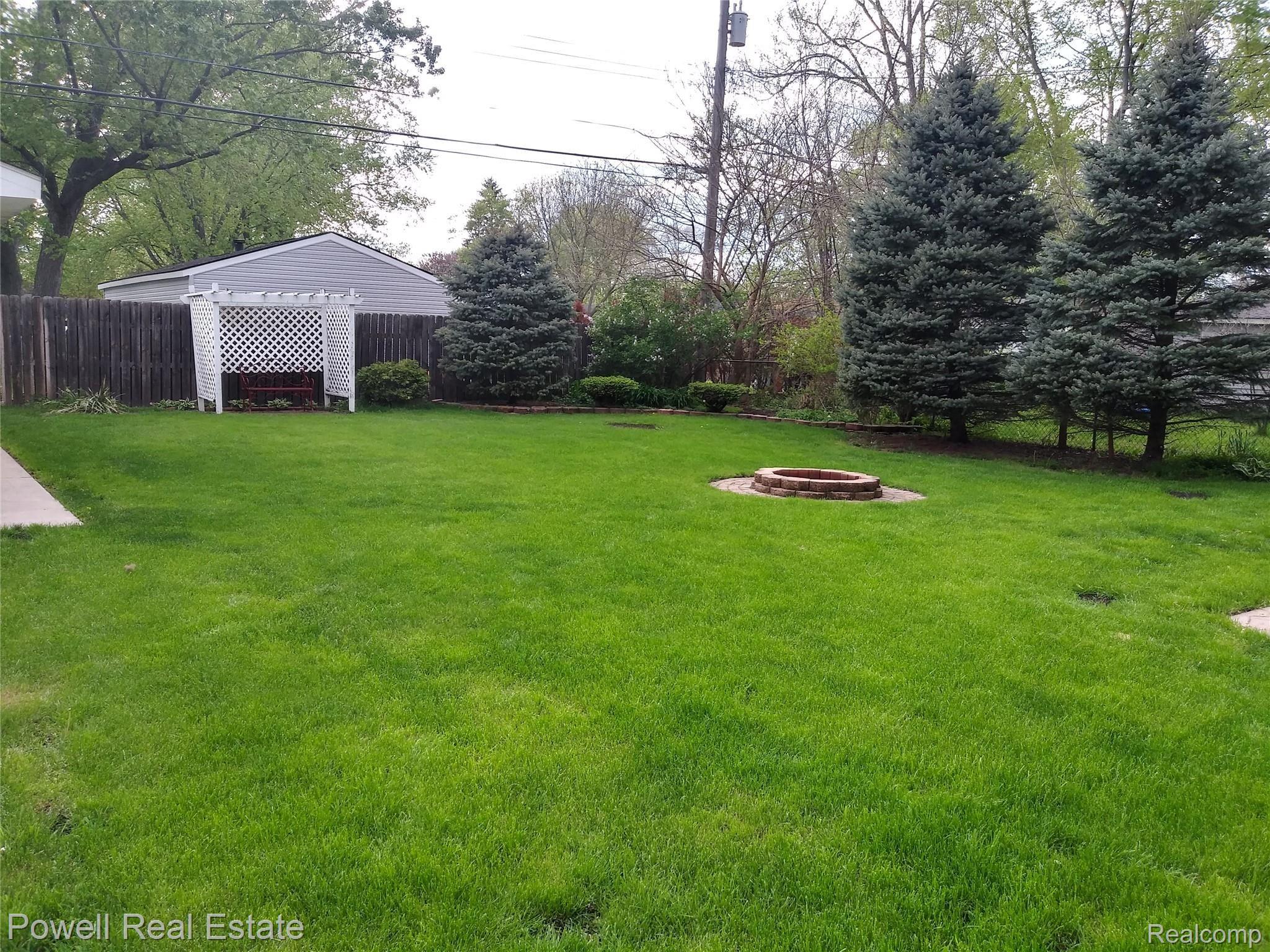 3054 Hessel Avenue Rochester, MI 48307 - Photo 28 of 32 20210508_183614_HDR.jpg