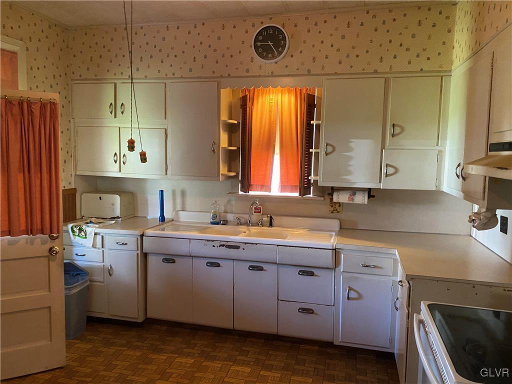2995 Mauch Chunk Road Allentown, PA 18104 - Photo 3 of 12 Gallery Image 3
