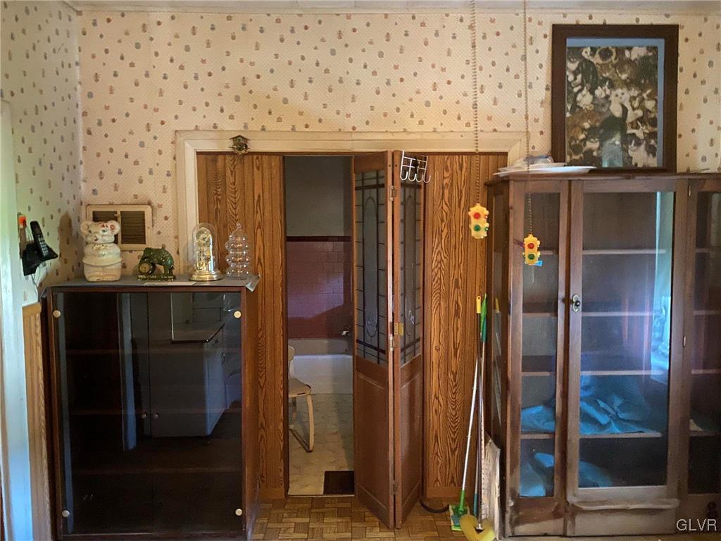 2995 Mauch Chunk Road Allentown, PA 18104 - Photo 4 of 12 Gallery Image 4