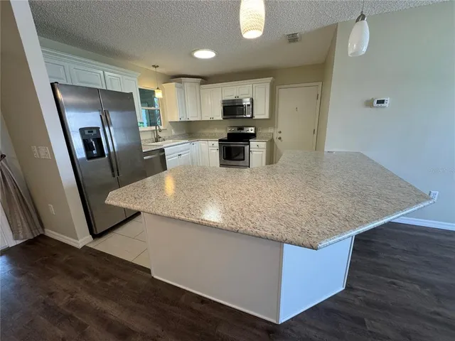 $1,900 | 2013 Cristo Road, Lady Lake, FL 32159