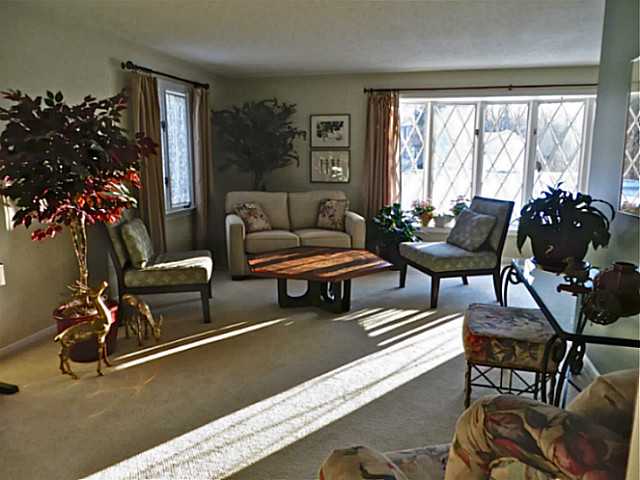 14 Rippingale Road Pittsford, NY 14534 - Photo 2 of 22 Living Room
